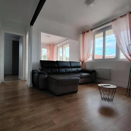 T3 Au 1er Etage Avec Un Balcon