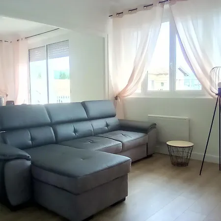 T3 Au 1er étage Avec Un Balcon *